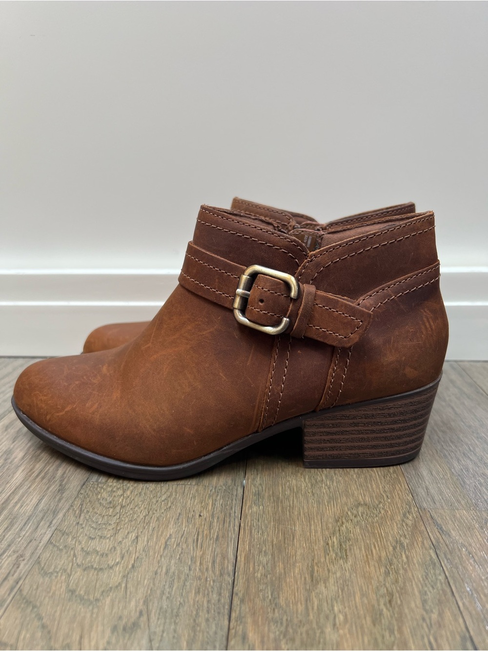 Clarks Adreena Boots Women's 5 M Brown Oiled Leather Buckle Moto Ankle Booties